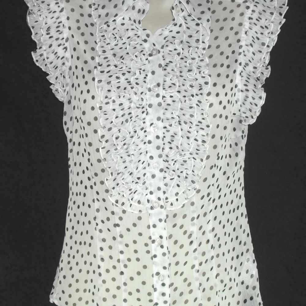 XXI top sz S sleeveless Ruffle front Polka Dots